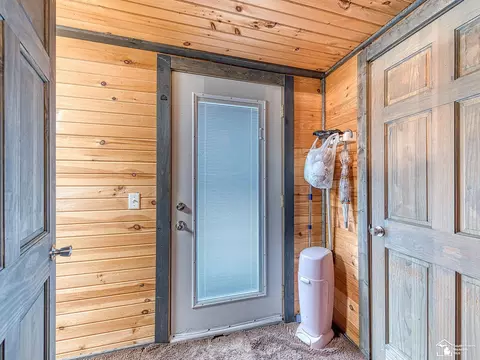 Entry Way - 3330 Cloverdale, Monroe, MI 48162 photo 2 of 4