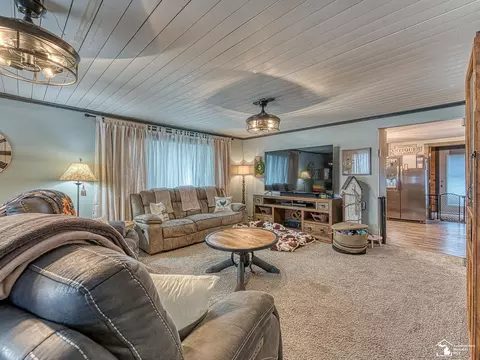 Living - 3330 Cloverdale, Monroe, MI 48162 photo 2 of 3