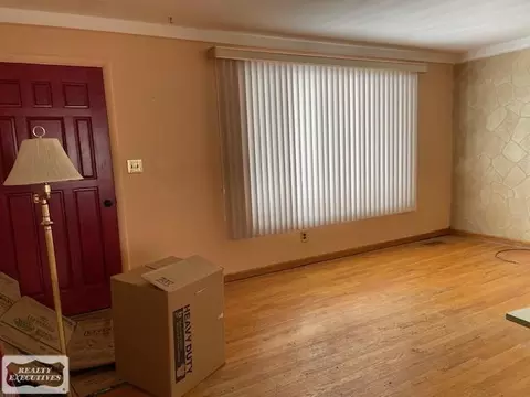 Living - 32166 Dover, Warren, MI 48088 photo 1 of 1