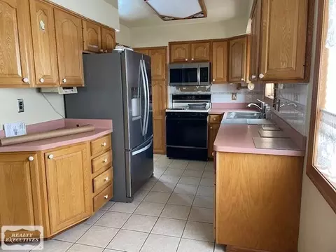 Kitchen - 32166 Dover, Warren, MI 48088 photo 2 of 2