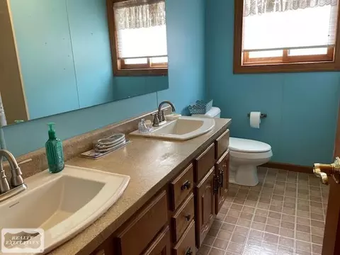 Bath - 32166 Dover, Warren, MI 48088 photo 1 of 1