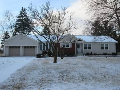 11852 Macon, Clinton, MI 49236