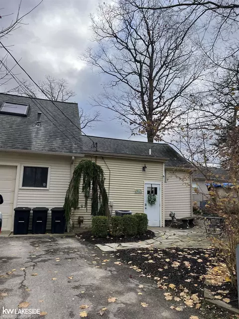 274 Baywood, Leonard, MI 48367