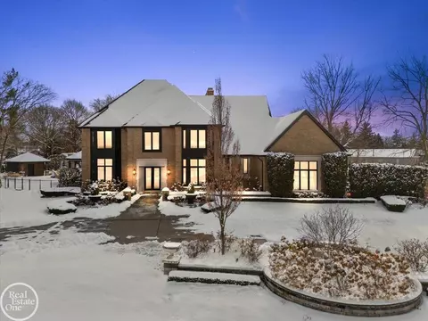 37251 Fiore Trl, Clinton Township, MI 48036