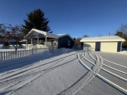 440 Quarter, Gladwin, MI 48624 photo 3