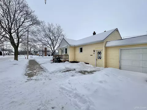 1601 S 7th, Escanaba, MI 49829 photo 2
