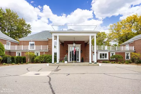 17111 E Jefferson #30, Grosse Pointe, MI 48230