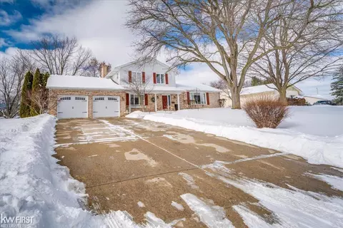 3152 Old Farm, Flint, MI 48507