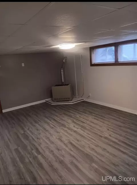 Living - 885 N Westwood, Ishpeming, MI 49849 photo 4 of 5