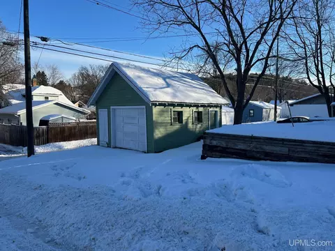 800 E D, Iron Mountain, MI 49801 photo 23