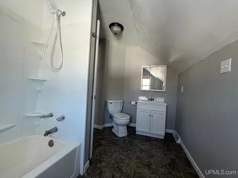 800 E D, Iron Mountain, MI 49801 photo 19