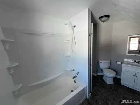 800 E D, Iron Mountain, MI 49801 photo 21