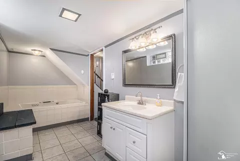 Bath - 17803 Valade, Riverview, MI 48193 photo 2 of 2