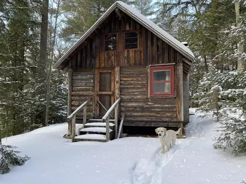 2191 Bushy Crk, Marquette, MI 49855