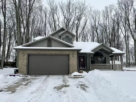 12421 Whisper Rdg, Freeland, MI 48623