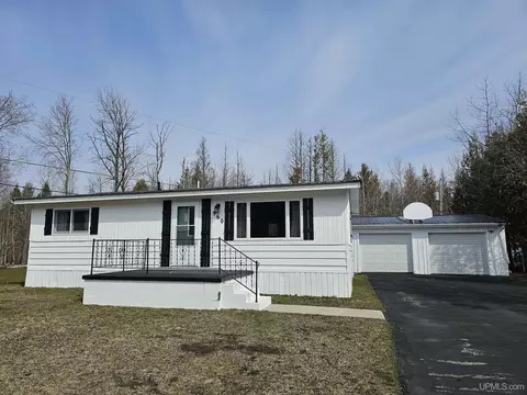 960 Manistique, Manistique, MI 49854