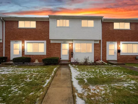 20419 15 Mile #17, Clinton Township, MI 48035
