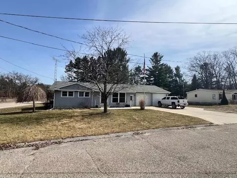 832 Oaklawn, Harrison, MI 48625