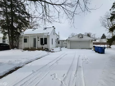 22271 Columbus, Warren, MI 48089