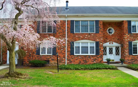 250 Billingsgate Ct #D, Bloomfield Hills, MI 48301