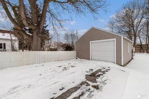 101 Bartlett, Clinton, MI 49236 photo 23