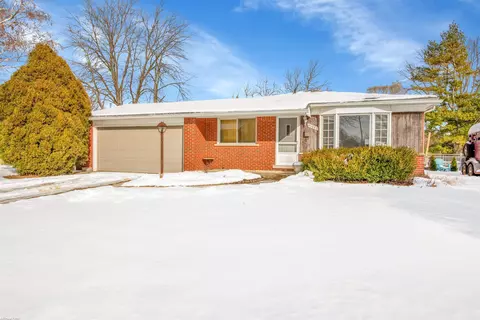 42042 Montroy, Sterling Heights, MI 48313