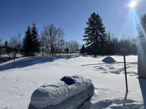 2880 18th, Escanaba, MI 49829 photo 43