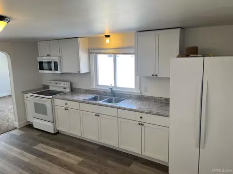 2880 18th, Escanaba, MI 49829 photo 6