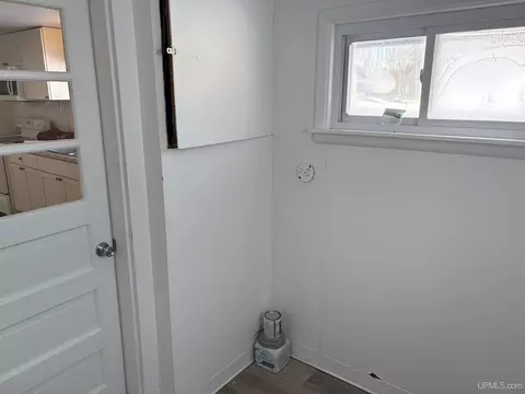 2880 18th, Escanaba, MI 49829 photo 2