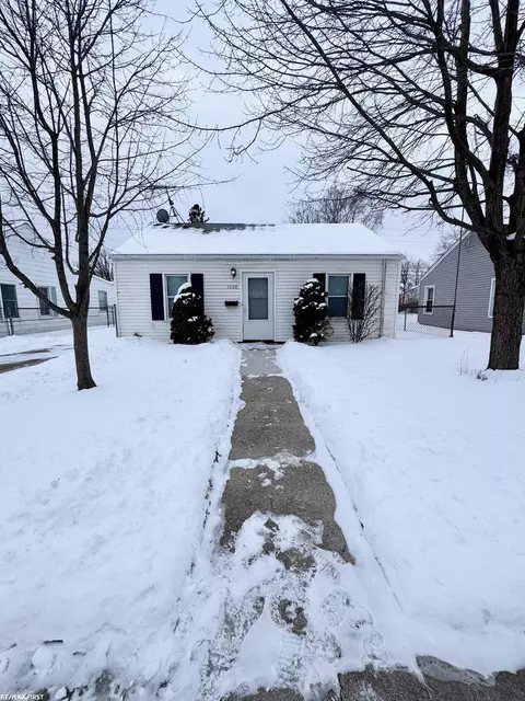 19188 Roscommon, Harper Woods, MI 48225