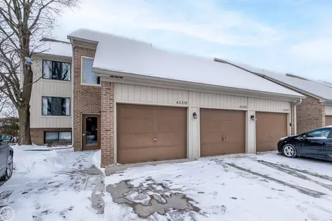 42376 Lochmoor, Clinton Township, MI 48038