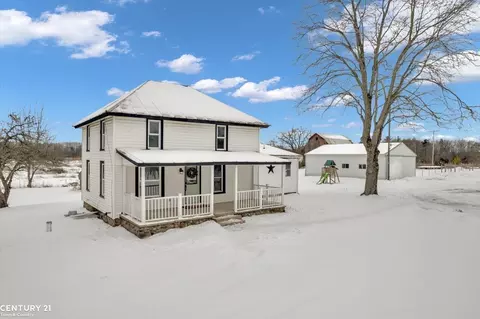 6178 E 86th St, Newaygo, MI 49337