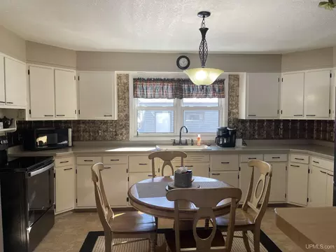 1202 Hancock, Wakefield, MI 49968 photo 8