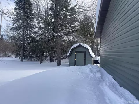 1202 Hancock, Wakefield, MI 49968 photo 3