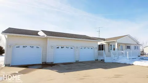 2020 E Wilkinson, Owosso, MI 48867 photo 3