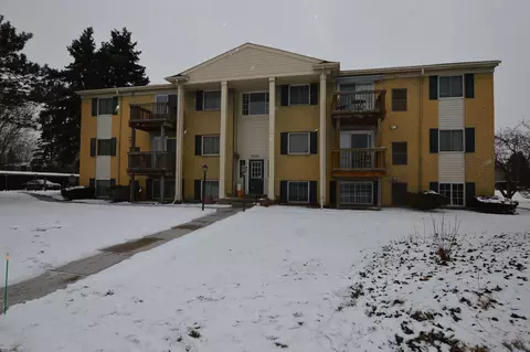 45290 Keding St #104, Utica, MI 48317
