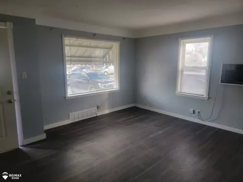 Living - 936 Johnson, Flint, MI 48532 photo 2 of 2
