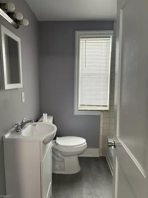 Bath - 24852 Lambrecht Ave, Eastpointe, MI 48021 photo 1 of 1