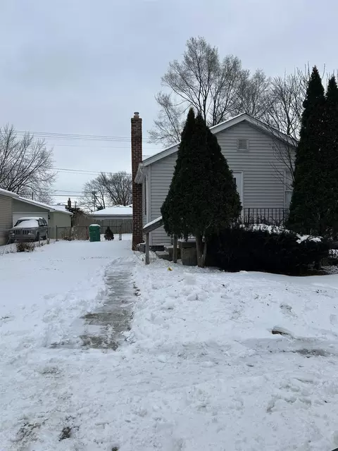 24852 Lambrecht Ave, Eastpointe, MI 48021