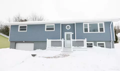 129 Iroquois, Negaunee, MI 49866