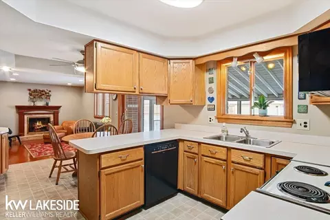 14111 Ivanhoe, Warren, MI 48088 photo 10