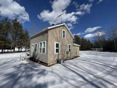 7008 L5, Escanaba, MI 49829