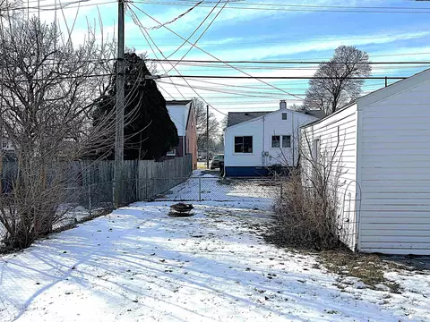 Exterior - 643 Michigan, Monroe, MI 48162 photo 2 of 4