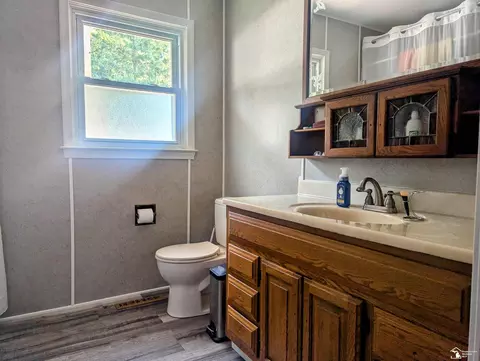 Bath - 918 Lavender, Monroe, MI 48162 photo 2 of 2