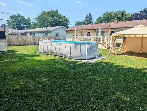 Exterior - 918 Lavender, Monroe, MI 48162 photo 2 of 5
