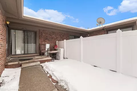 Exterior - 2763 Roundtree, Troy, MI 48083 photo 2 of 2