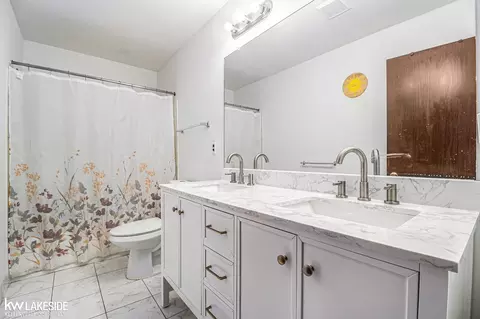 Bath - 2763 Roundtree, Troy, MI 48083 photo 1 of 1