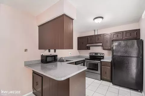Kitchen - 2763 Roundtree, Troy, MI 48083 photo 1 of 2