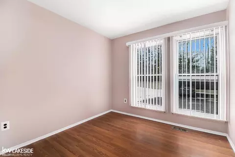 Bedroom - 2763 Roundtree, Troy, MI 48083 photo 2 of 2