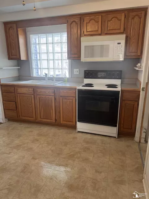 Kitchen - 22980 Goddard, Taylor, MI 48180 photo 1 of 3